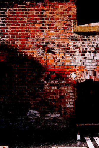 20071123-red_wall02.jpg