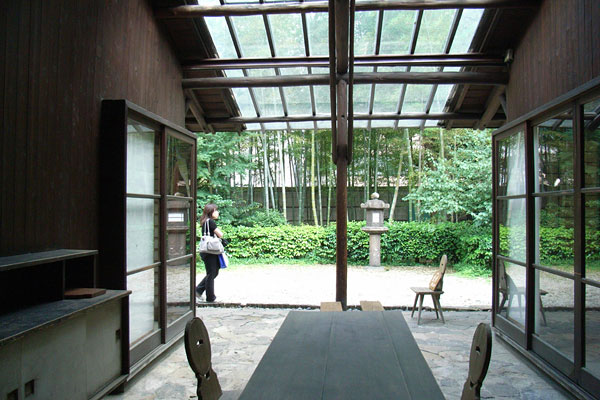 20090620-ih_patio.jpg